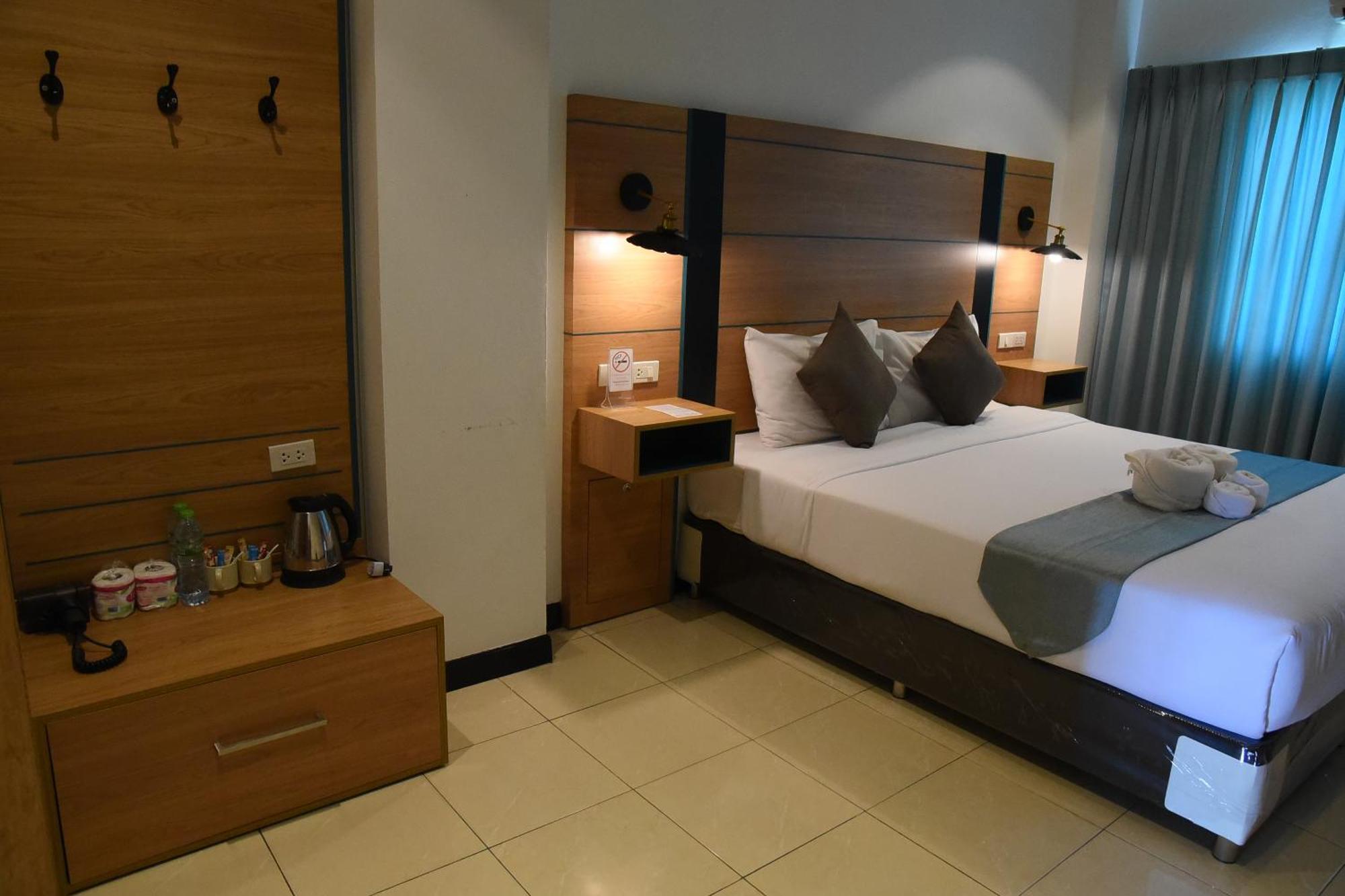 The Base Inn Pattaya Exterior photo
