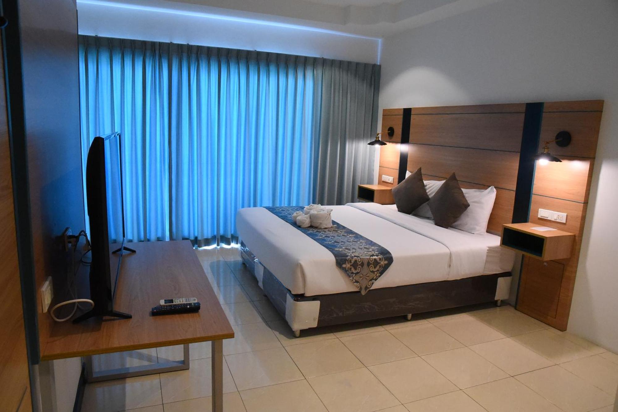 The Base Inn Pattaya Exterior photo