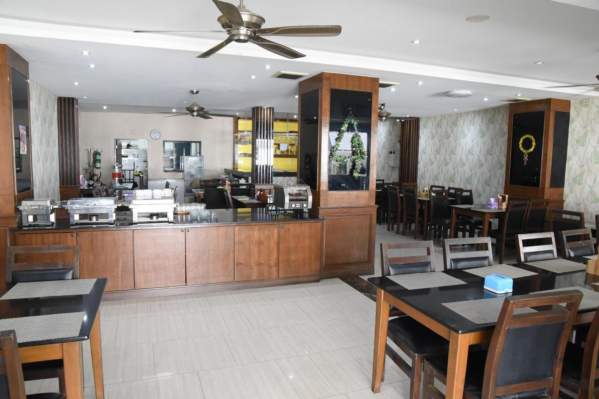 The Base Inn Pattaya Exterior photo
